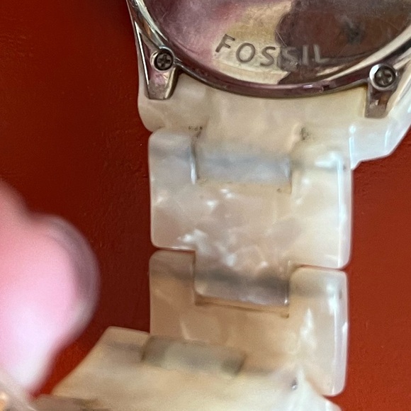 Fossil mother of pearl watch with box. Needs battery/all gems on face perfect - Picture 6 of 10